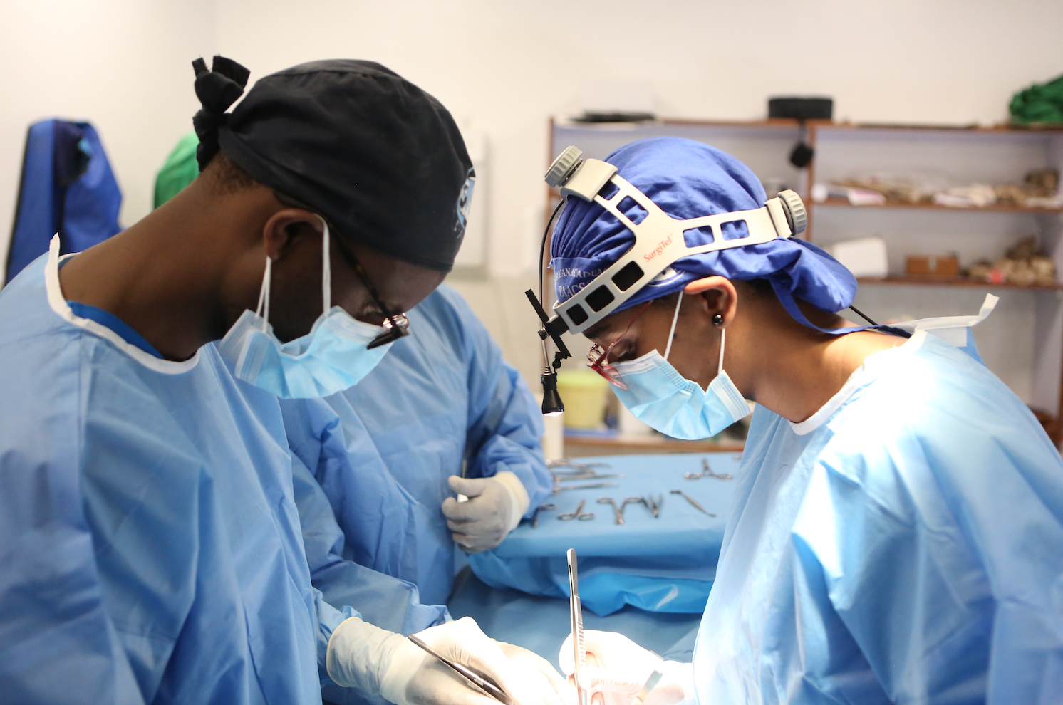 Surgical trainees from Burundi and Ethiopia