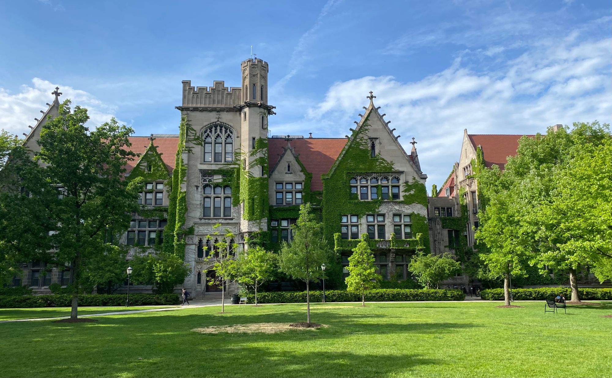 Photo of the main quad at The University of Chicago