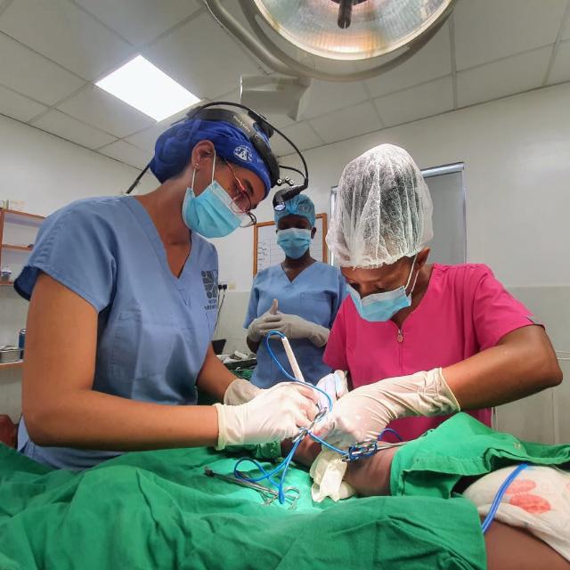 Image of Dr Mehret Desalegn during a surgey at Kijabe Hospital in Kenya